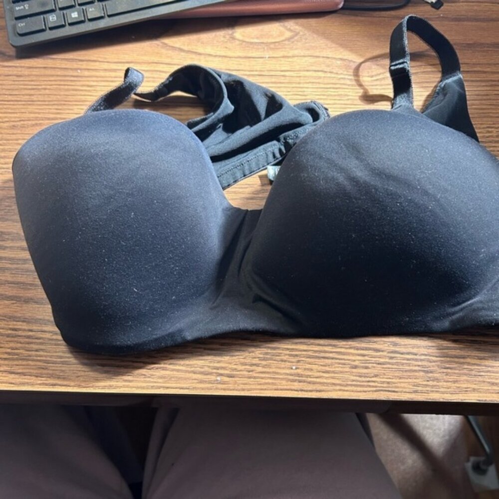 Torrid Curve Body T-Shirt Lightly Lined Smooth Straight Back Bra 42C